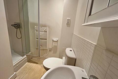 2 bedroom apartment to rent, Riverside Close, Romford