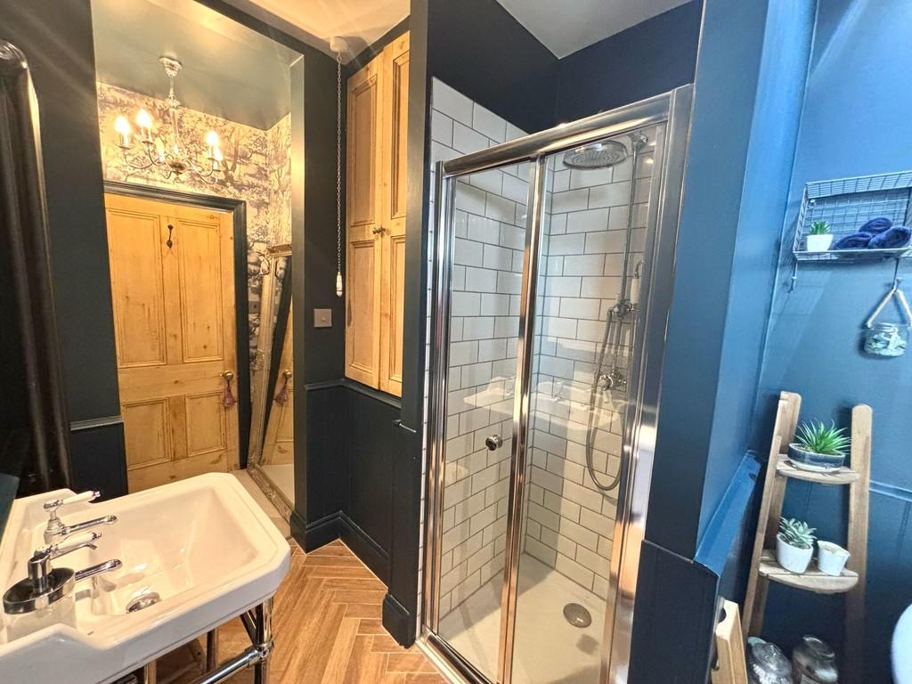 Family bathroom 1