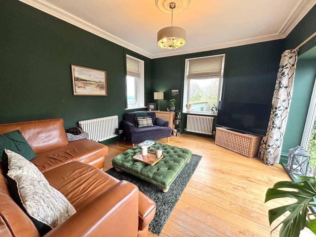 Living room 4
