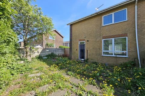 2 bedroom end of terrace house to rent, Sutherland Road, Heywood, OL10 3PZ