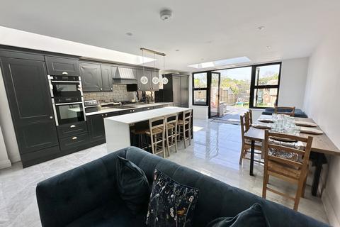 6 Buckhurst Road, Frimley Green, Camberley, GU16 6LH