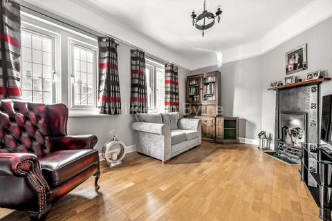 3 bedroom apartment for sale, Queens Avenue, Winchmore Hill N21