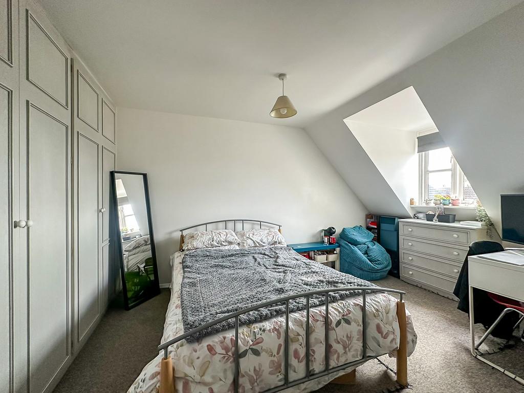 Room 5 (2)