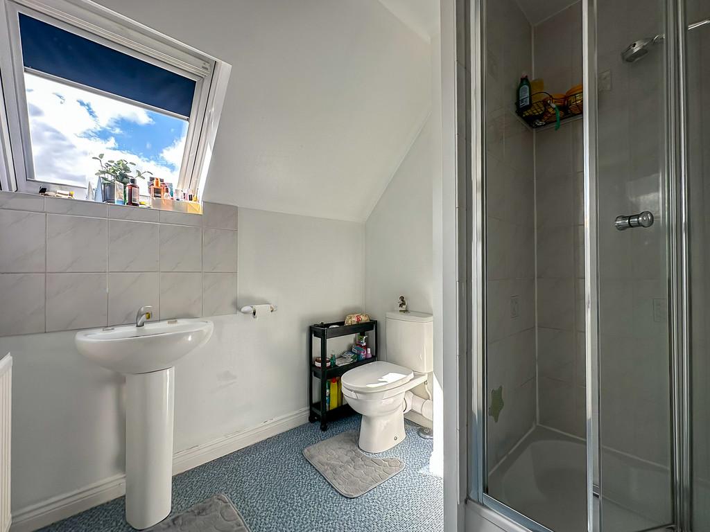 Bedroom 5 Ensuite