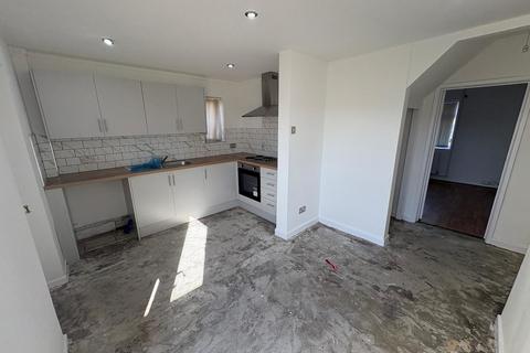 2 bedroom semi-detached house to rent, Tegid Road, Mayhill, Swansea