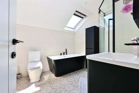 18 Cross Park, Crafthole, Torpoint, PL11 3BH