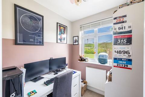 35 Newstead Rise, Caterham, CR3 6RS