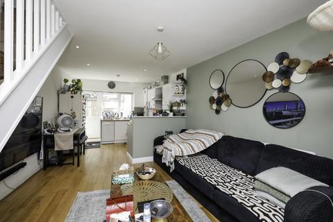 2 bedroom end of terrace house for sale, Shadwell Drive, Northolt, Greater London