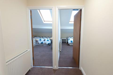 2 bedroom flat to rent, Midland Road, Leeds
