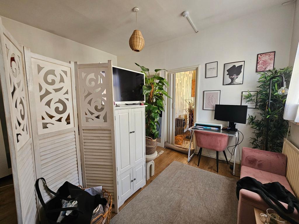 Studio bedroom