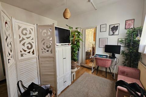 1 bedroom flat for sale, Highfield Street, Leicester, LE2