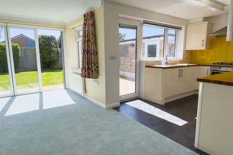 2 bedroom detached bungalow for sale, Andrew Avenue, Felpham