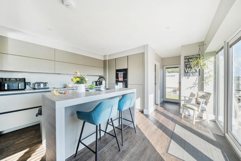 KITCHEN BREAKFAST ROOM.jpg