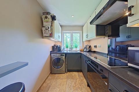 2 bedroom flat for sale, Lake View Railway Terrace, Kings Langley WD4
