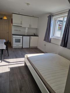 Studio to rent, Newport Road, Cardiff CF24