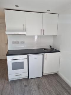 Studio to rent, Newport Road, Cardiff CF24