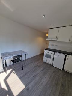 Studio to rent, Newport Road, Cardiff CF24