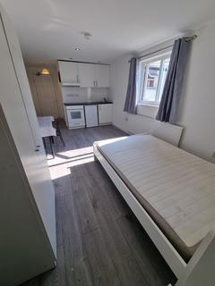 Studio to rent, Newport Road, Cardiff CF24