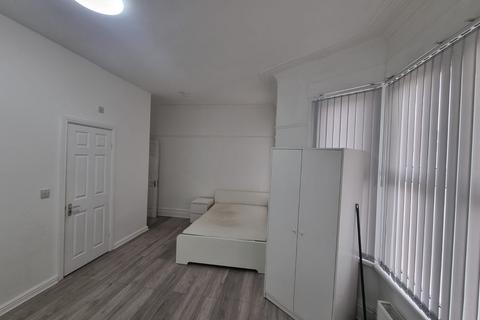 Studio to rent, Newport Road, Cardiff CF24