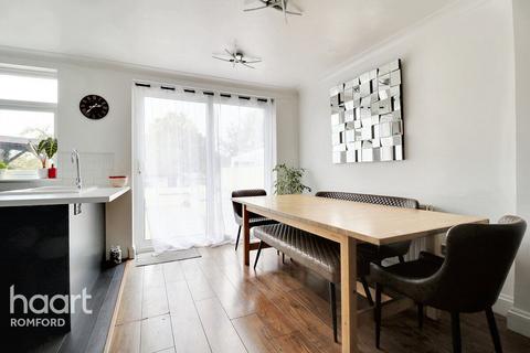 5 bedroom end of terrace house for sale, Gorseway, Romford, RM7 0SA