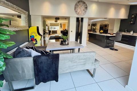 18 Elder Drive, Bolton, BL3 1AT