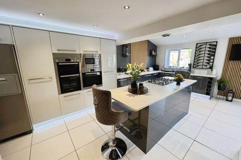 18 Elder Drive, Bolton, BL3 1AT