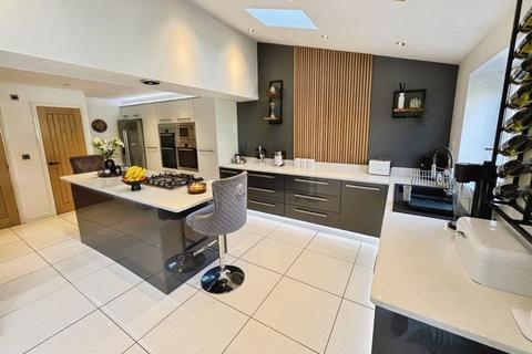 18 Elder Drive, Bolton, BL3 1AT