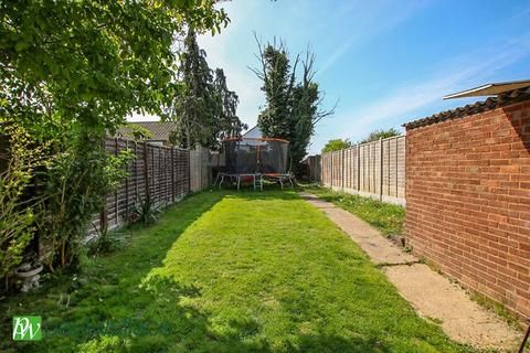 4 Hillview Gardens, Cheshunt, Waltham Cross, EN8 0PH