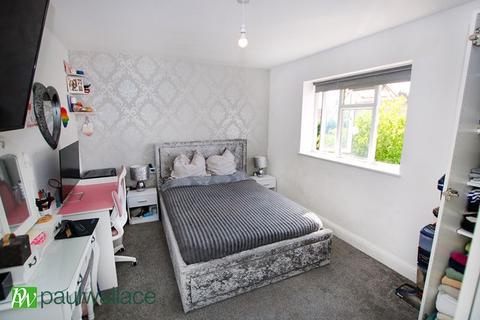 4 Hillview Gardens, Cheshunt, Waltham Cross, EN8 0PH