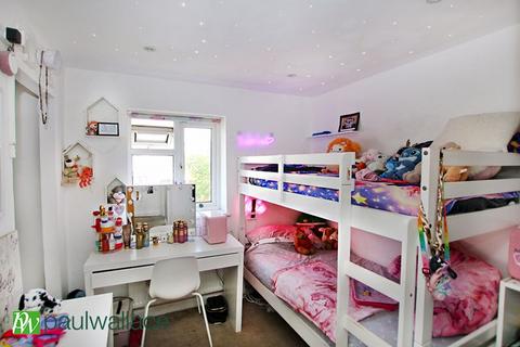 4 Hillview Gardens, Cheshunt, Waltham Cross, EN8 0PH