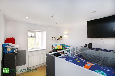 4 Hillview Gardens, Cheshunt, Waltham Cross, EN8 0PH