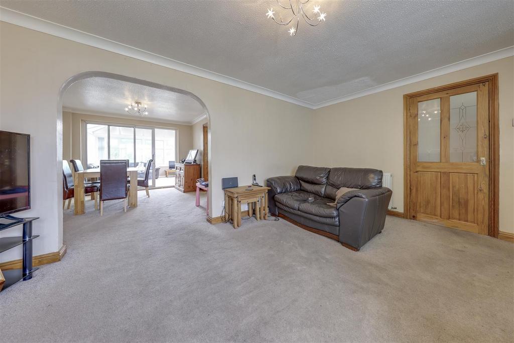 Lounge open to Dining