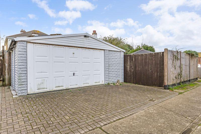 Garage (to rear)