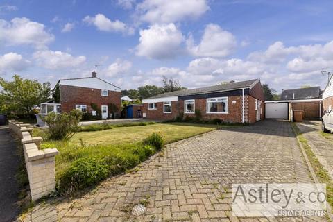 2 bedroom semi-detached bungalow for sale - Cere Road, Sprowston, Norwich, NR7