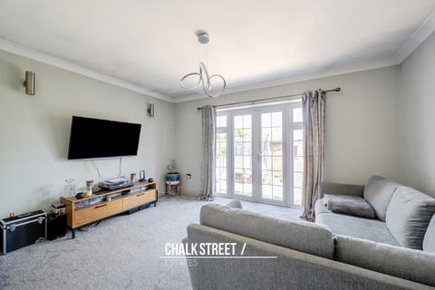 2 bedroom detached bungalow for sale, Hacton Lane, Hornchurch, RM12