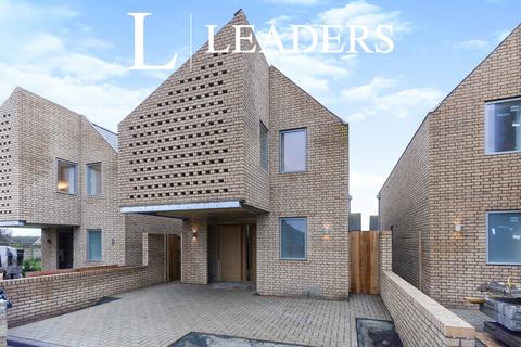 3 bedroom detached house to rent, Valley View Gardens, Woodingdean