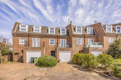 4 bedroom terraced house for sale, Marine Court, Southsea