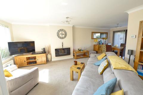 19 Rushden Way, Farnham, GU9 0QQ