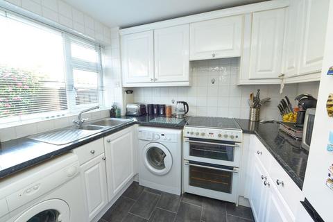 19 Rushden Way, Farnham, GU9 0QQ