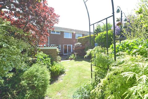 19 Rushden Way, Farnham, GU9 0QQ