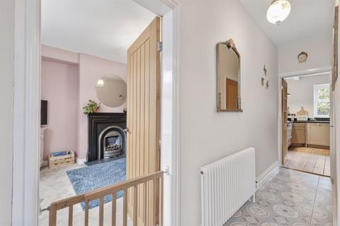 130 Otley Road, Guiseley, Leeds, LS20 8LZ
