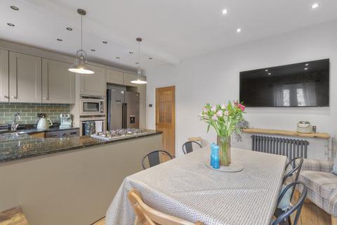 130 Otley Road, Guiseley, Leeds, LS20 8LZ