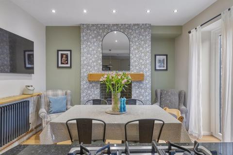 130 Otley Road, Guiseley, Leeds, LS20 8LZ