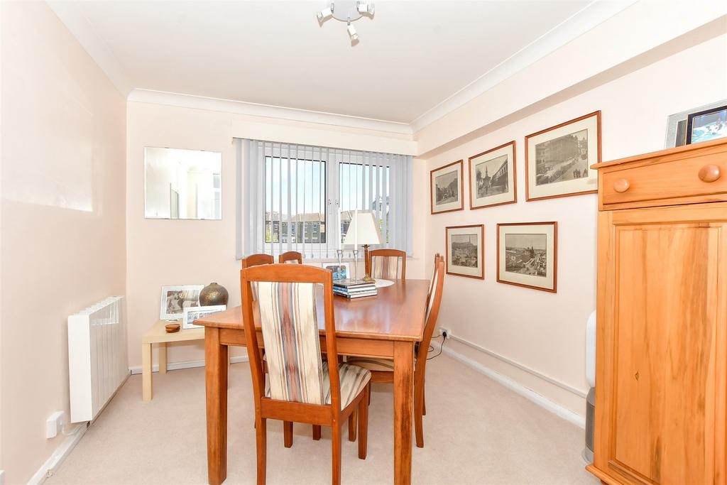 Bedroom 2/Dining Room