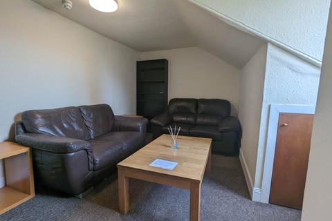 3 bedroom flat to rent, 86 4/0 (Flat 3) Nethergate, ,