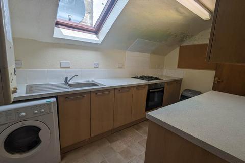 3 bedroom flat to rent, 86 4/0 (Flat 3) Nethergate, ,