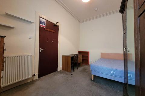 4 bedroom flat to rent, 105A 1/1 Nethergate, ,