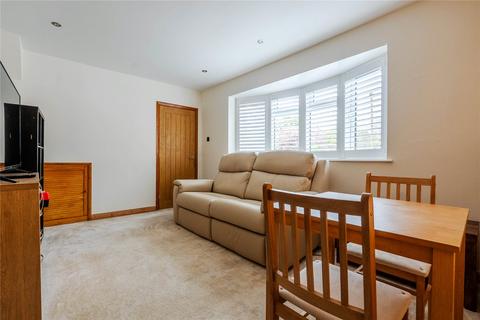5 Bernard Close, Dunstable, LU5 4HL