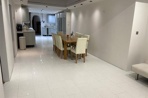 undefined, Tavistock Place, Houghton Regis, Dunstable, Bedfordshire, LU5