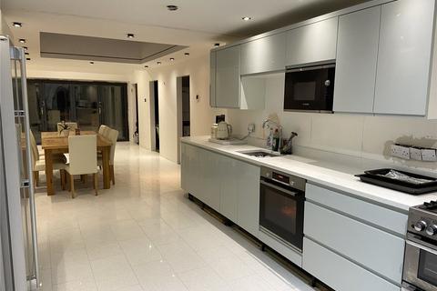 undefined, Tavistock Place, Houghton Regis, Dunstable, Bedfordshire, LU5